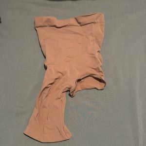 Skims Solution Short Left Leg Exposed